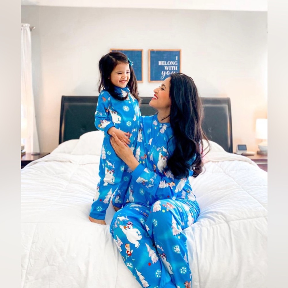 Mommy & me frosty the snowman matching onesie pajamas